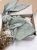 Muślinowy króliczek z imieniem dziecka – personalizowana przytulanka dla niemowlaka i wyjątkowy prezent na narodziny, baby shower lub chrzciny. Miękki króliczek z personalizacją będzie piękną pamiątką na lata.