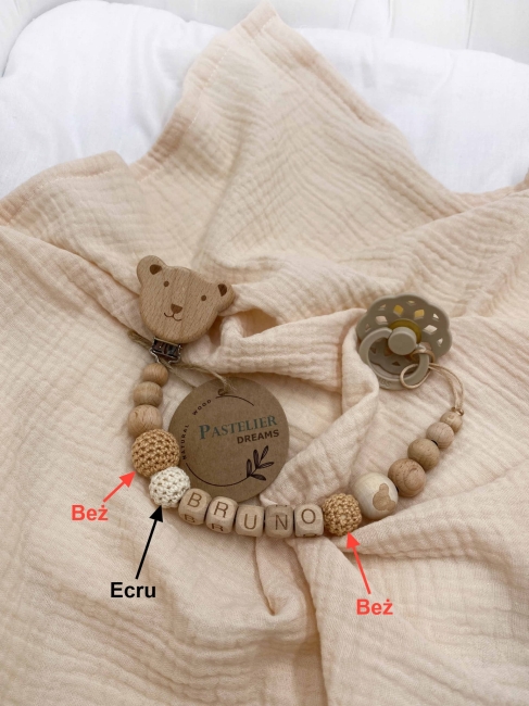 Personalizowana drewniana zawieszka do smoczka z koralików. Naturalne materiały, możliwość dodania imienia dziecka. Idealny prezent dla noworodka i niemowlęcia.