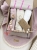 Zestaw prezentowy dla noworodka z pieluszkami muślinowymi i personalizowaną zawieszką do smoczka. Idealny prezent na narodziny dziecka i baby shower.