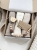 Zestaw prezentowy dla noworodka z pieluszkami muślinowymi i personalizowaną zawieszką do smoczka. Idealny prezent na narodziny dziecka i baby shower.
