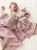 Muślinowy króliczek z imieniem dziecka – personalizowana przytulanka dla niemowlaka i wyjątkowy prezent na narodziny, baby shower lub chrzciny. Miękki króliczek z personalizacją będzie piękną pamiątką na lata.