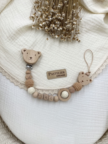 Personalizowana drewniana zawieszka do smoczka z koralików. Naturalne materiały, możliwość dodania imienia dziecka. Idealny prezent dla noworodka i niemowlęcia.