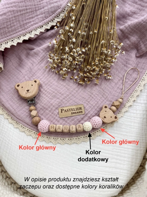 Personalizowana drewniana zawieszka do smoczka z koralików. Naturalne materiały, możliwość dodania imienia dziecka. Idealny prezent dla noworodka i niemowlęcia.