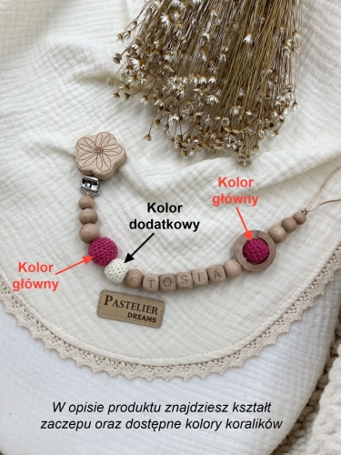 Personalizowana drewniana zawieszka do smoczka z koralików. Naturalne materiały, możliwość dodania imienia dziecka. Idealny prezent dla noworodka i niemowlęcia.