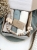 Zestaw prezentowy dla noworodka z pieluszkami muślinowymi i personalizowaną zawieszką do smoczka. Idealny prezent na narodziny dziecka i baby shower.